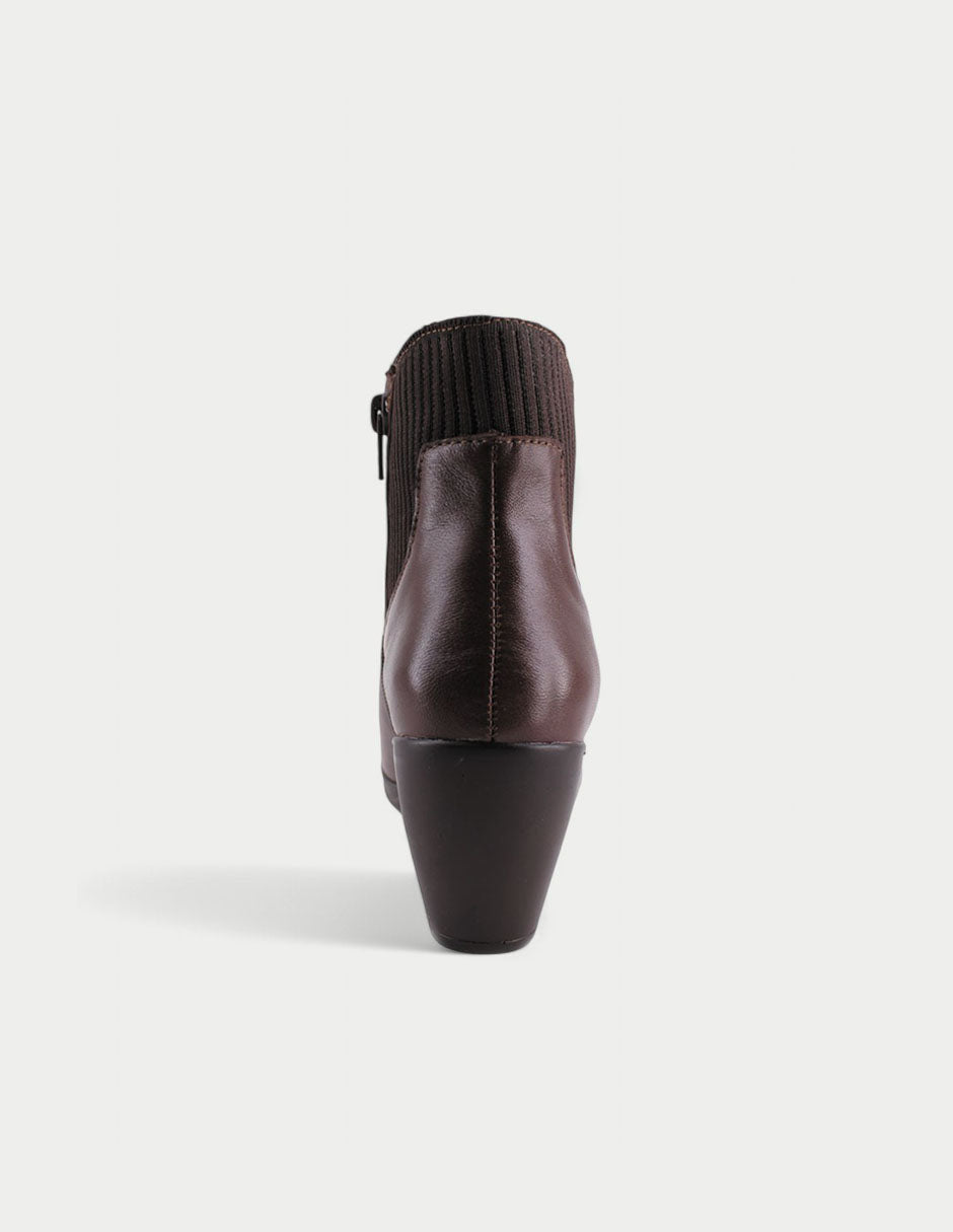 Alexa Boot 05
