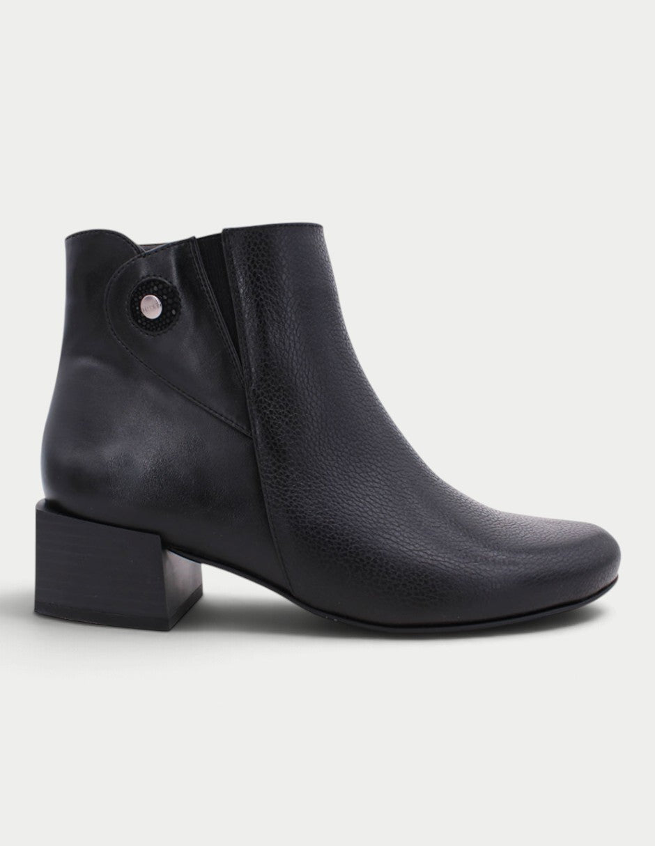Giselle Bota 03