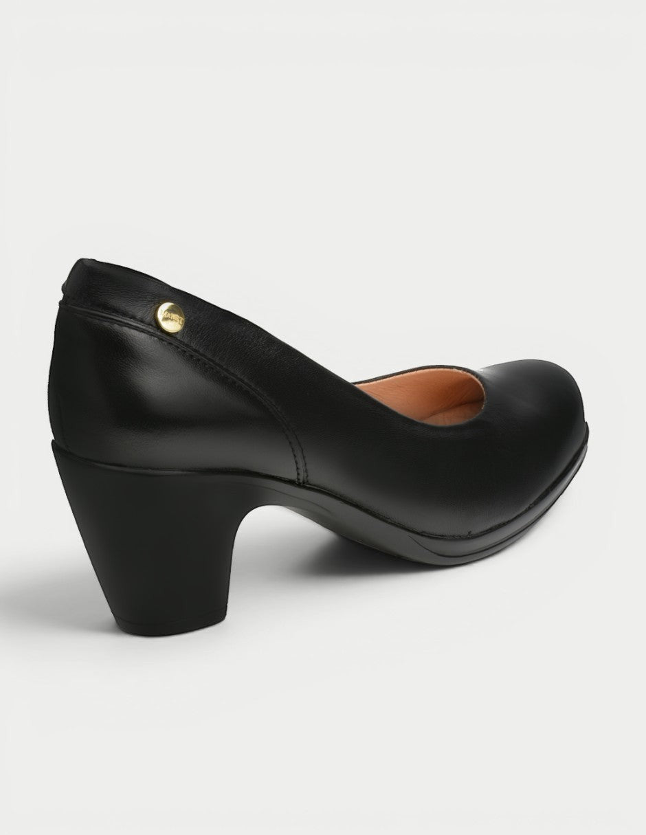 Zapatilla Alexa 05 negra de Manet con tacón cómodo y acabado que imita piel de lagarto. Elegantes y versátiles.